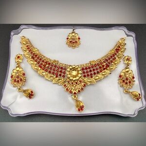 New in box Pakistani Indian 4-piece Jewellery set/ necklace,matha tikka,earrings